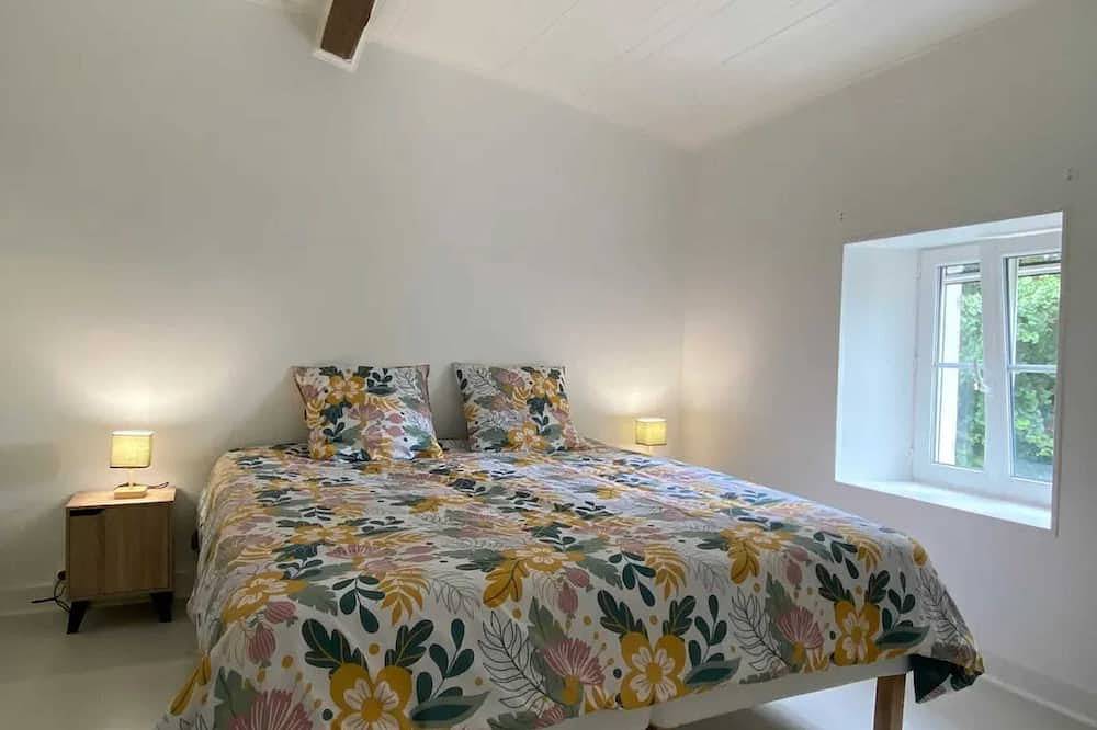 Homerez - Spacious family house in Niort with garden in Niort, Niort region