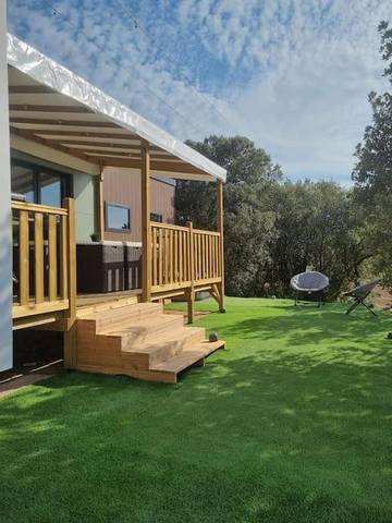 Maison de campagne pour 6 personnes, avec bassin pour enfant et piscine ainsi que jacuzzi et jardin, animaux acceptés à Rocbaron