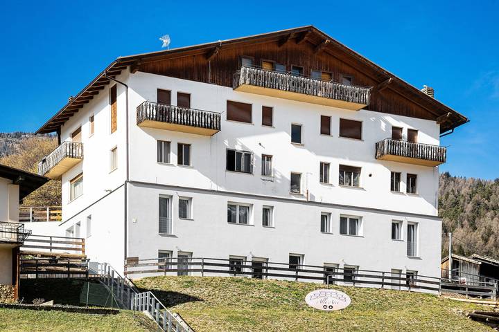 Room 'Camera S Verde Bagno Esterno Privat' with Lake View, Shared Terrace and Wi-Fi in Domegge di Cadore, Eastern Dolomites
