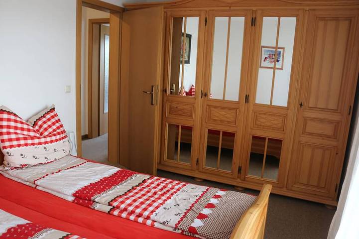 Ferienwohnung für 4 Personen, mit Pool und Garten sowie Balkon in Rettenberg - 2