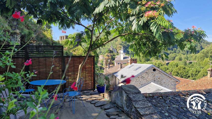 Gîte pour 2 personnes, avec Terrasse et Jardin à Ambialet