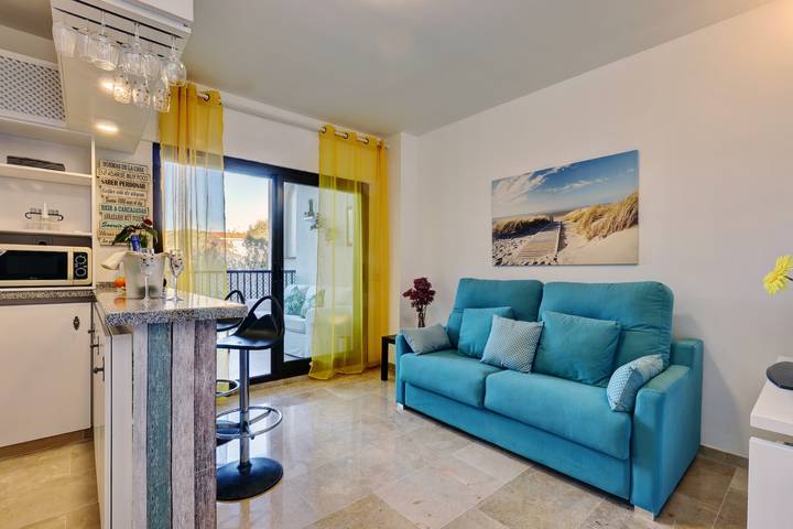 Entire apartment, Apartment 'Marina de la Duquesa 805' Close to the Beach with Pool in Puerto de la Duquesa, Manilva