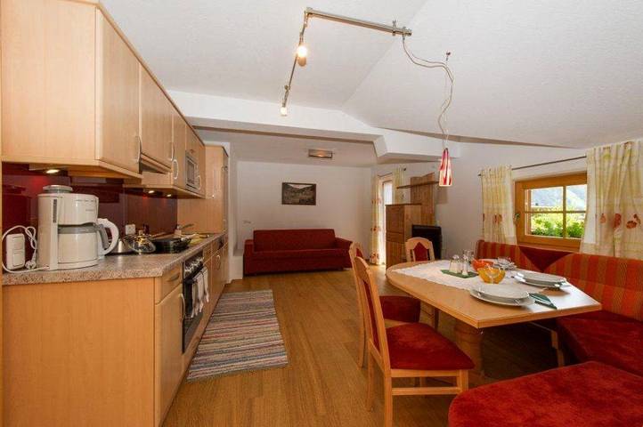 Ferienwohnung für 8 Personen, mit Balkon und Terrasse sowie Garten in Großarl - 4