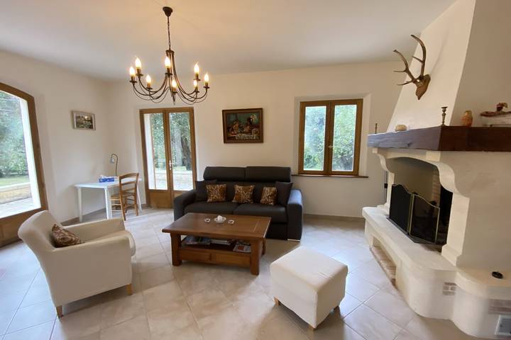 06Cb : Jolie maison de campagne pour 8 in Tourrettes-sur-Loup, Côte méditerranéenne (France)