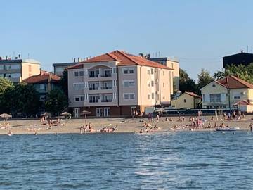 Gîte pour 2 personnes, avec terrasse ainsi que vue sur le lac et vue à Kladovo