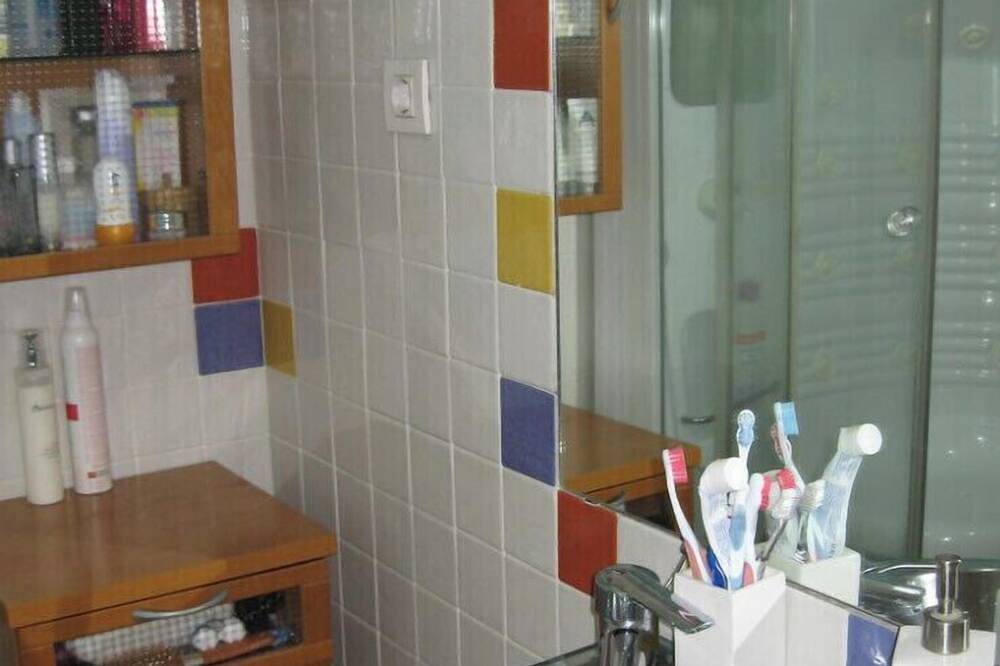 Entire apartment, Beautiful apartment with terrace, swimming pool, gym, sauna and 10,000m2 of gardens in Vigo, Rías Baixas