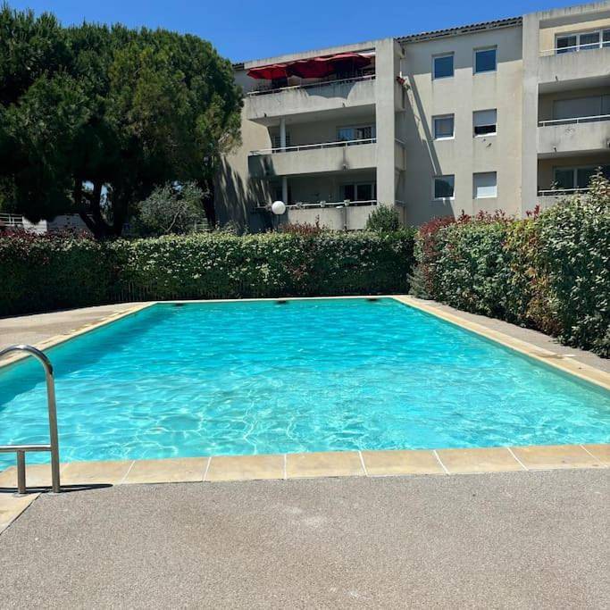 Apartamento de vacaciones para 4 personas, con terraza además de jardín y piscina - 1