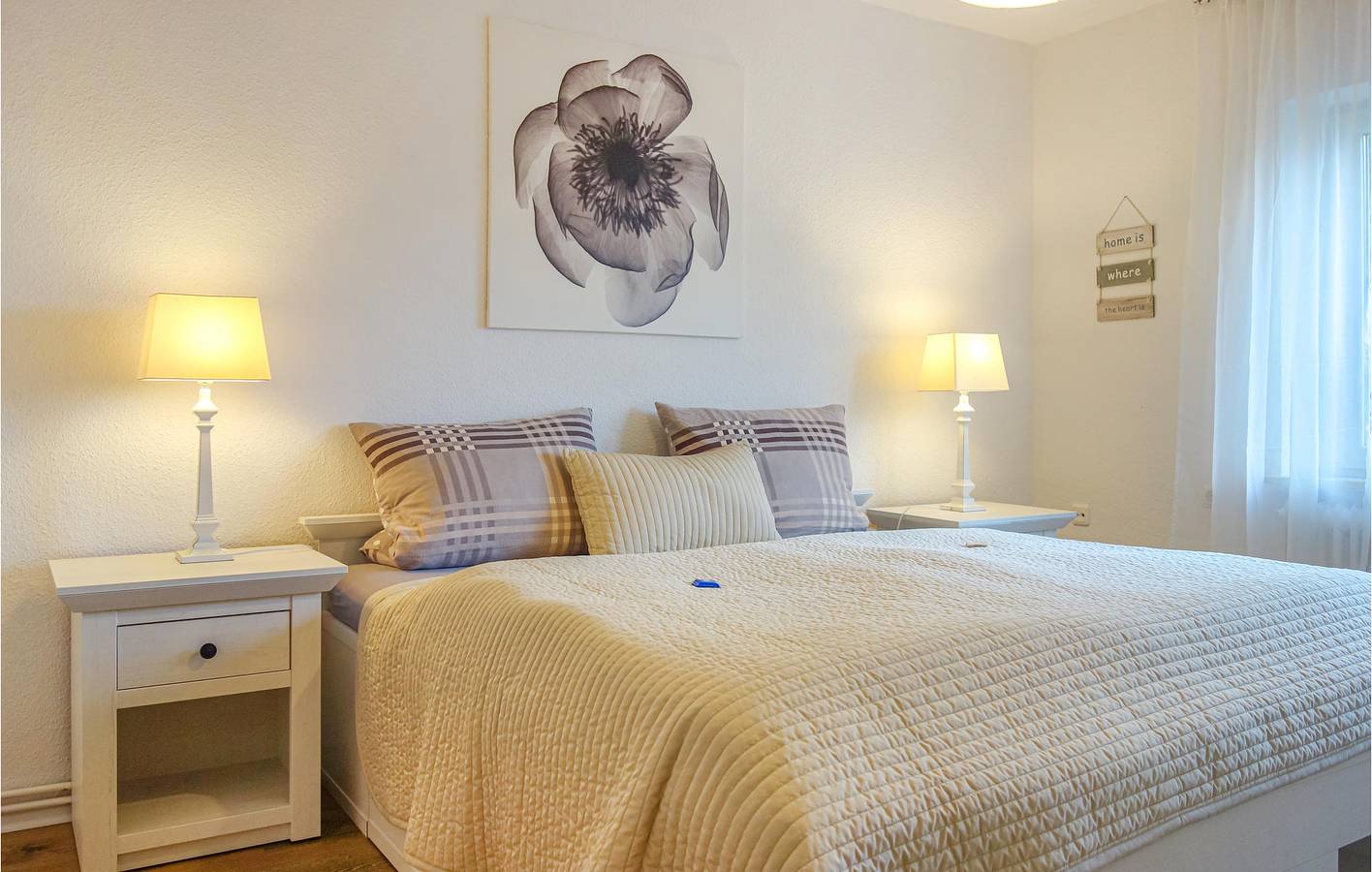 Ganze Ferienwohnung, Gemütliches Apartment mit Babybett, Parkplatz, TV & WiFi - 2.5km nach Samaria in Voslapp, Wilhelmshaven