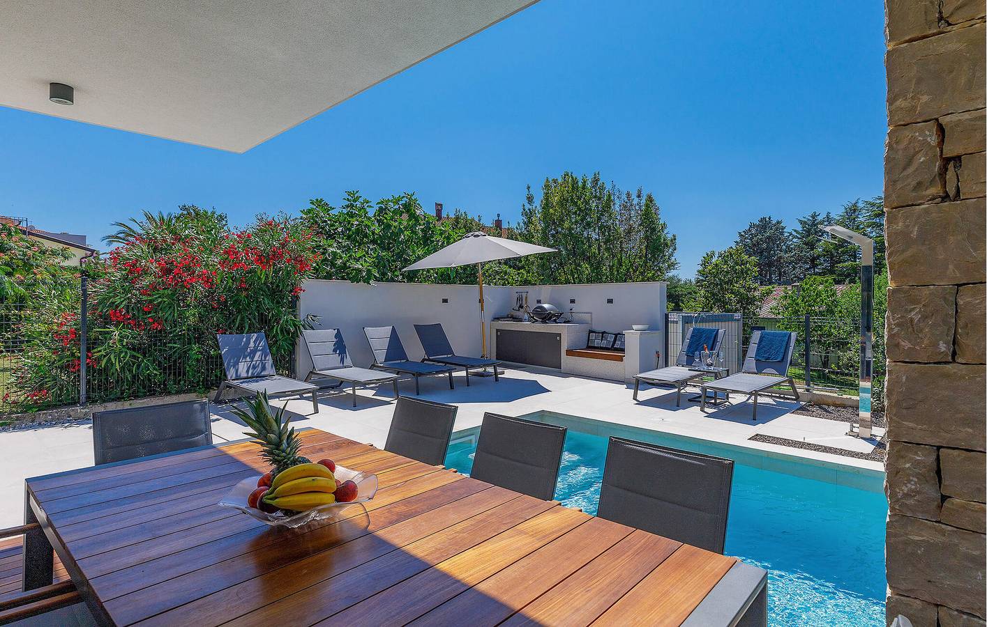 Charmant appartement de 140 m² avec piscine, terrasse et à proximité de la plage - Une escapade idéale ! in Umag, Région d'Umag