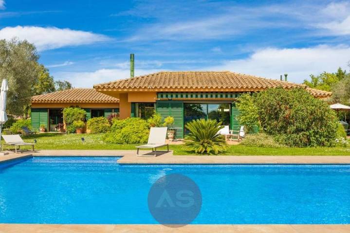 Chalet para 7 personas, con Balcón y Jacuzzi además de Terraza y Piscina en Torremirona