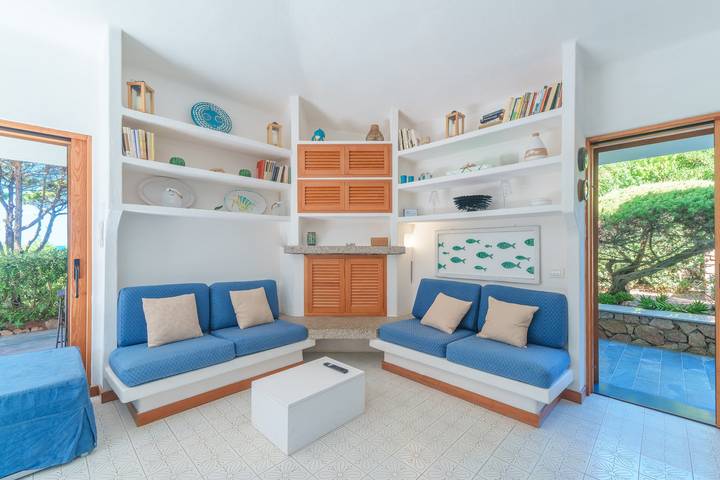 Villa 'Gerbera - 250m Dal Mare' with Sea View, Wi-Fi and Air Conditioning in Portobello (Sardinia), Aglientu