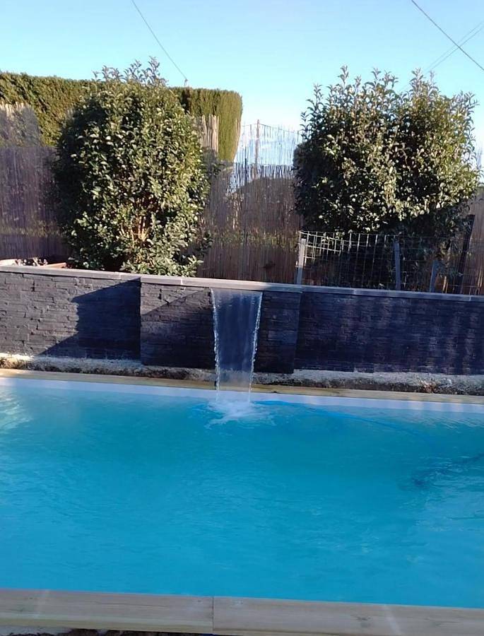 Chambre d’hôte pour 2 personnes, avec jardin ainsi que piscine et vue dans Belberaud