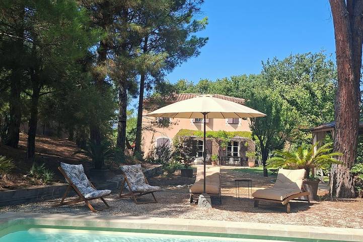 Villa pour 8 personnes, avec Terrasse et Jardin
