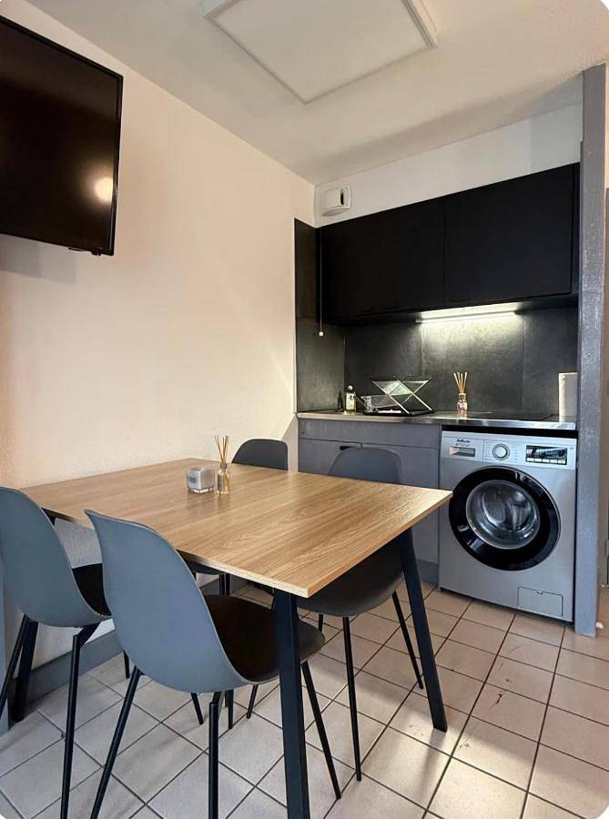 Appartement de vacances pour 4 personnes, avec balcon ainsi que piscine et vue