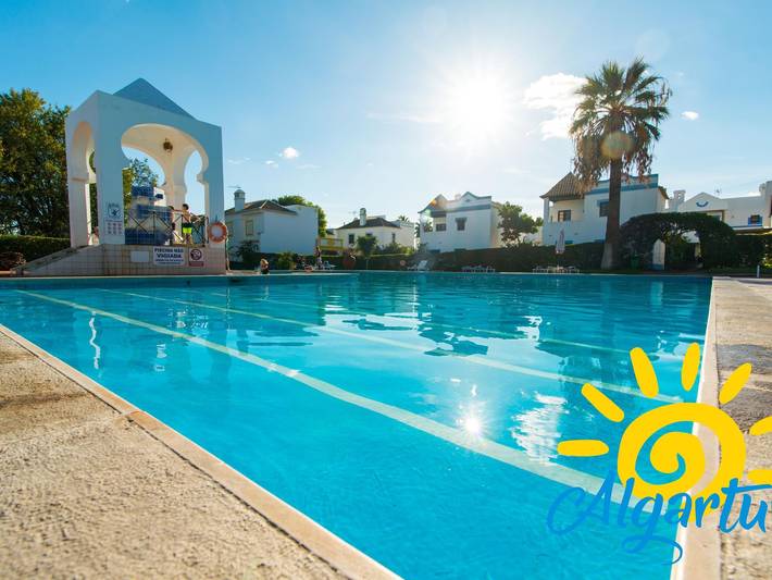 Apartamento estúdio para 4 pessoas, com Varanda e Jardim e ainda Piscina no Algarve