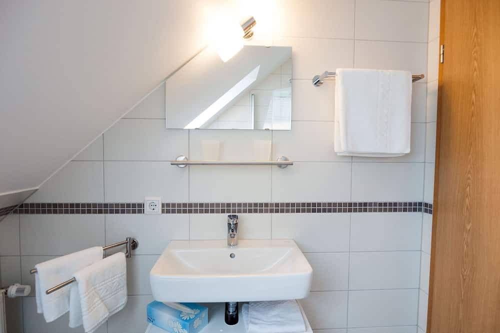 Ganze Wohnung, Komfortable Ferienwohnung mit Seeblick in Bad Arolsen, Twistesee
