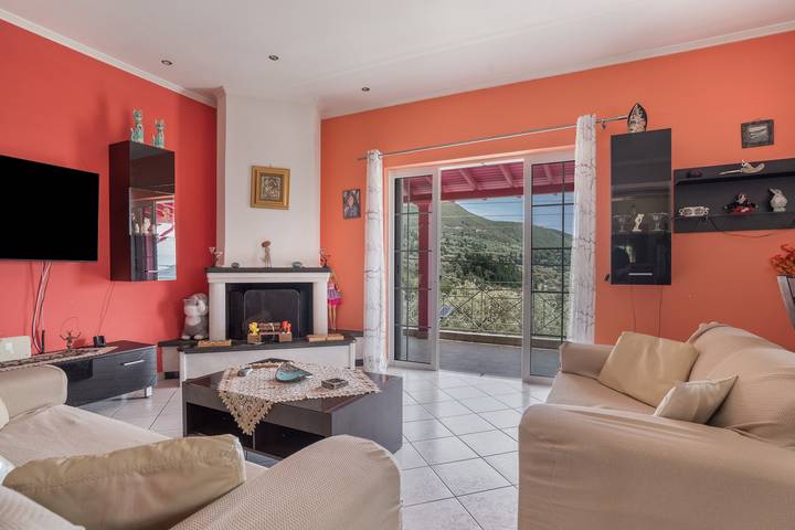 Entire apartment, Apartment 'Zois' with Private Terrace, Wi-Fi and Air Conditioning in Syvros, Lefkas, Greece