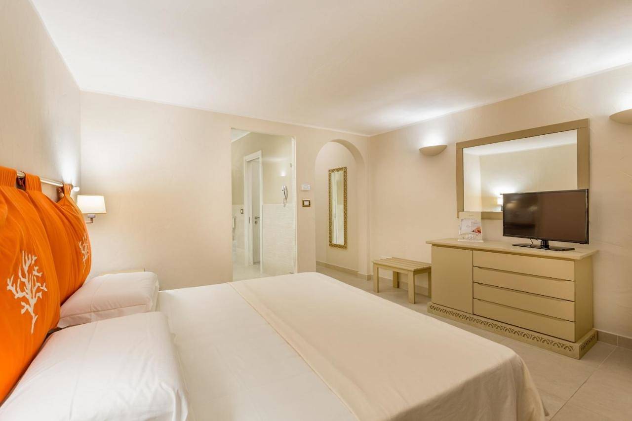 Hotel Cala Lunga in Parco Nazionale dell'Arcipelago di La Maddalena, La Maddalena