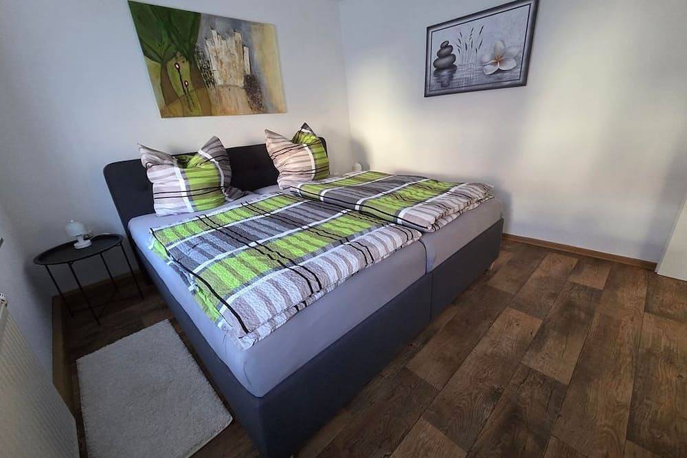 Ferienhaus Flieja - 4-Bett-Ferienhaus Bad/Wc, 2 Schlafräume, ruhig in Wallenborn, Vulkaneifel