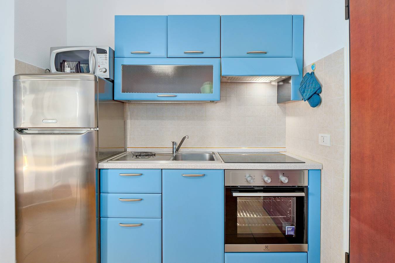 Ganze Wohnung, Ferienhaus 'Casa Vacanza Olbia Mare' mit Meerblick, Gemeinschaftsgarten und Klimaanlage in Olbia, Gallura