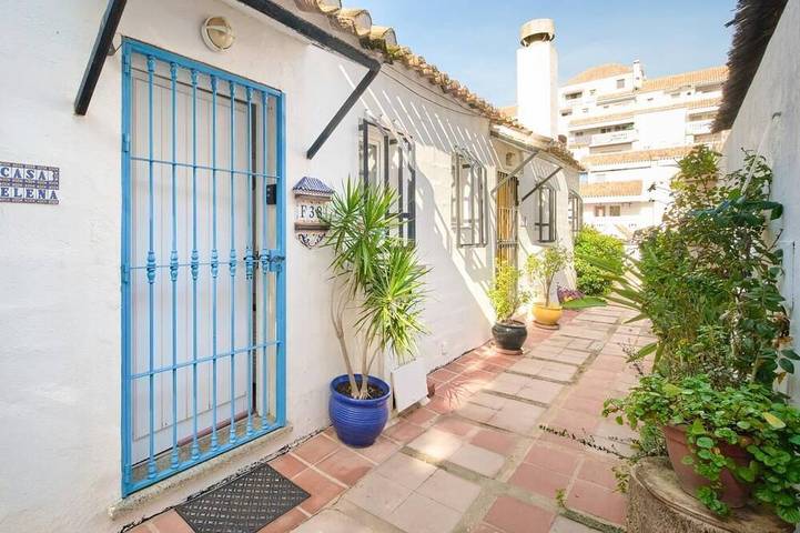Gîte pour 4 personnes, avec balcon ainsi que jardin et piscine