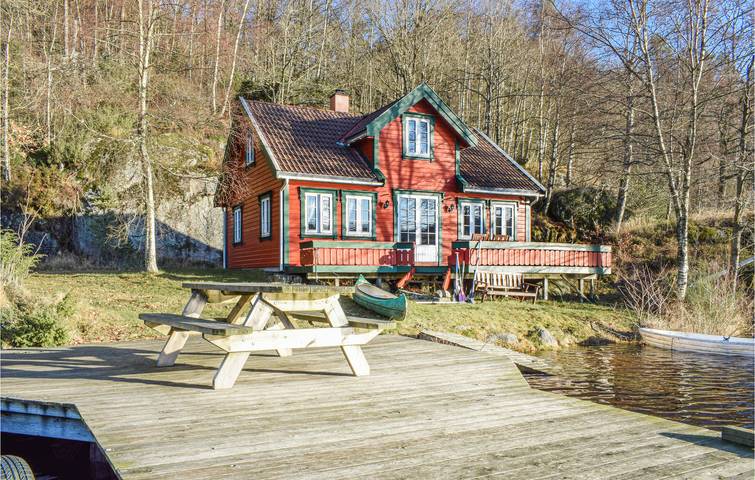 Ferienhaus für 8 Personen, mit Terrasse und Garten in Lyngdal