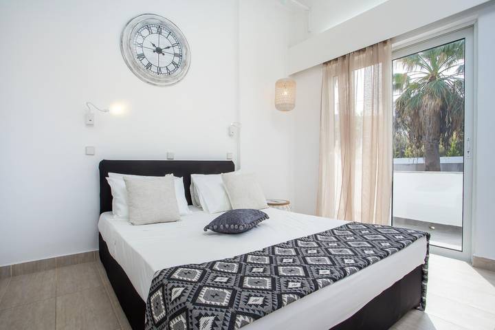 Gîte pour 2 personnes, avec piscine ainsi que terrasse et jardin à Faliráki - 4