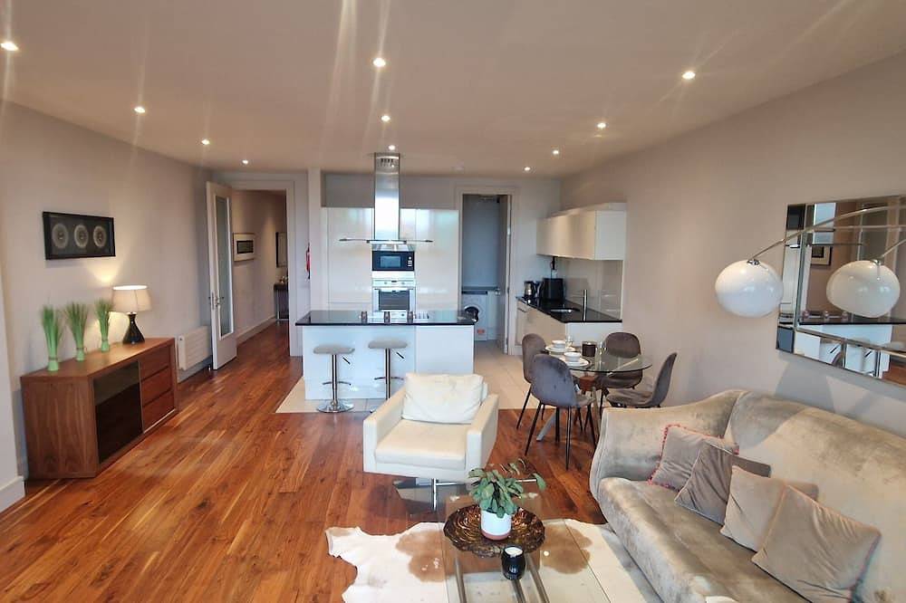 Entire apartment, Slick & Stylish - Large 1Bd in Heart of Cork City in Cork, County Cork