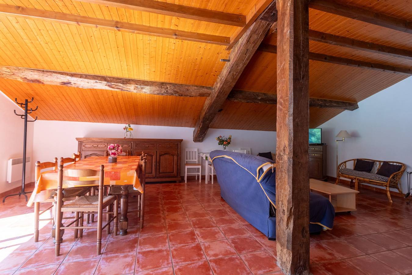 Ganze Wohnung, 150 m² große ebenerdige Wohnung mit Bergblick, privater Terrasse und Wlan in Estérençuby, Bayonne und Umgebung