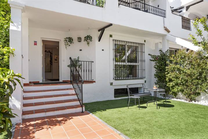 Casa Esquina in Nueva Andalucia Golf Valley, Marbella