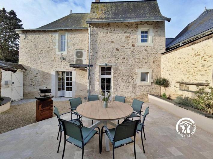Location de vacances pour 8 personnes, avec Terrasse ainsi que Jardin et Vue à Saint-Denis-d'Anjou