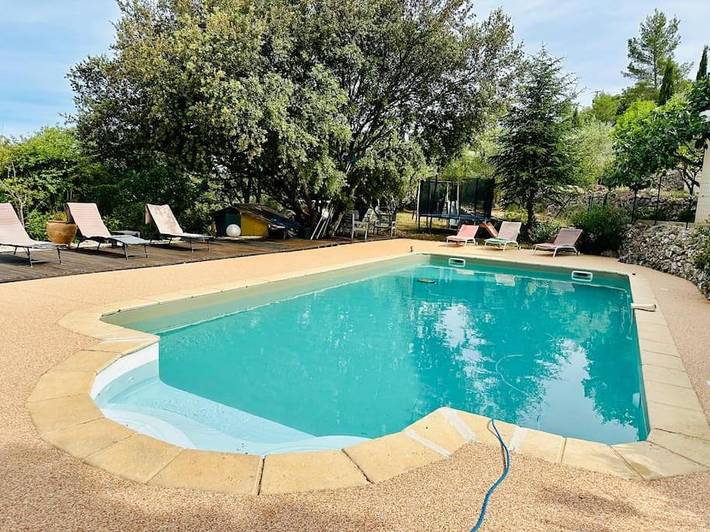 Gîte pour 4 personnes, avec terrasse ainsi que piscine et jardin à Bras - 2