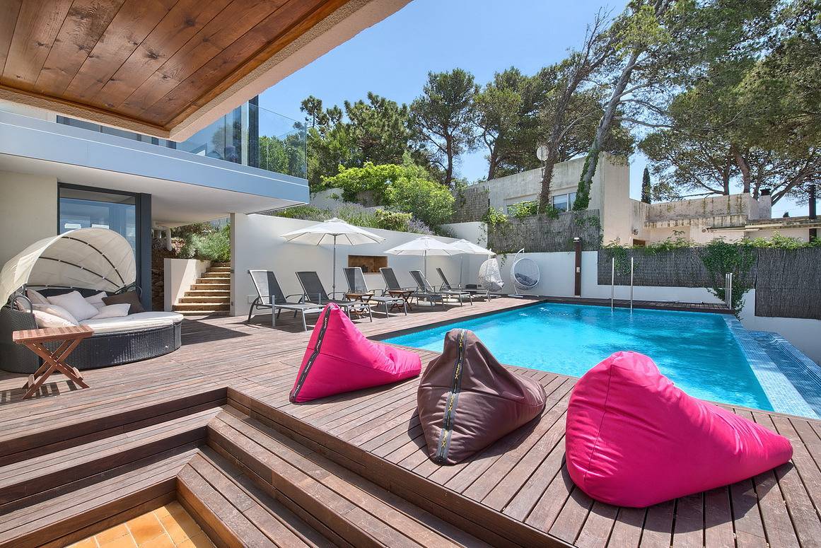 Villa 'Amapola' con vistas a la montaña, Wi-Fi y aire acondicionado in Begur, Costa Brava