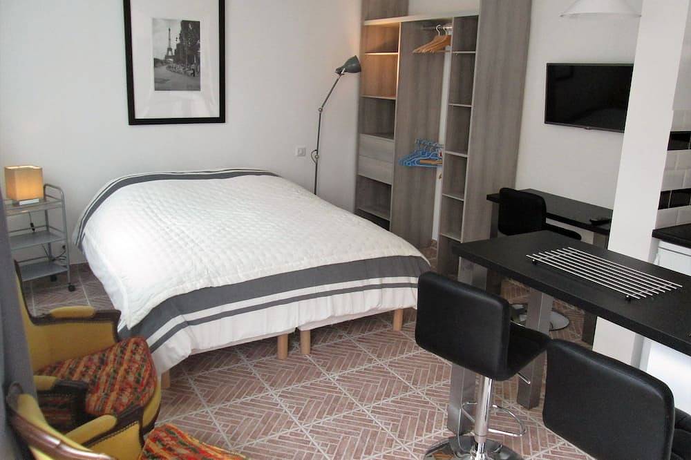 Appartement entier, L'Atelier, studio indépendant sur cour privée à 20 mn centre Paris par le Rer A in Maisons-Laffitte, Yvelines