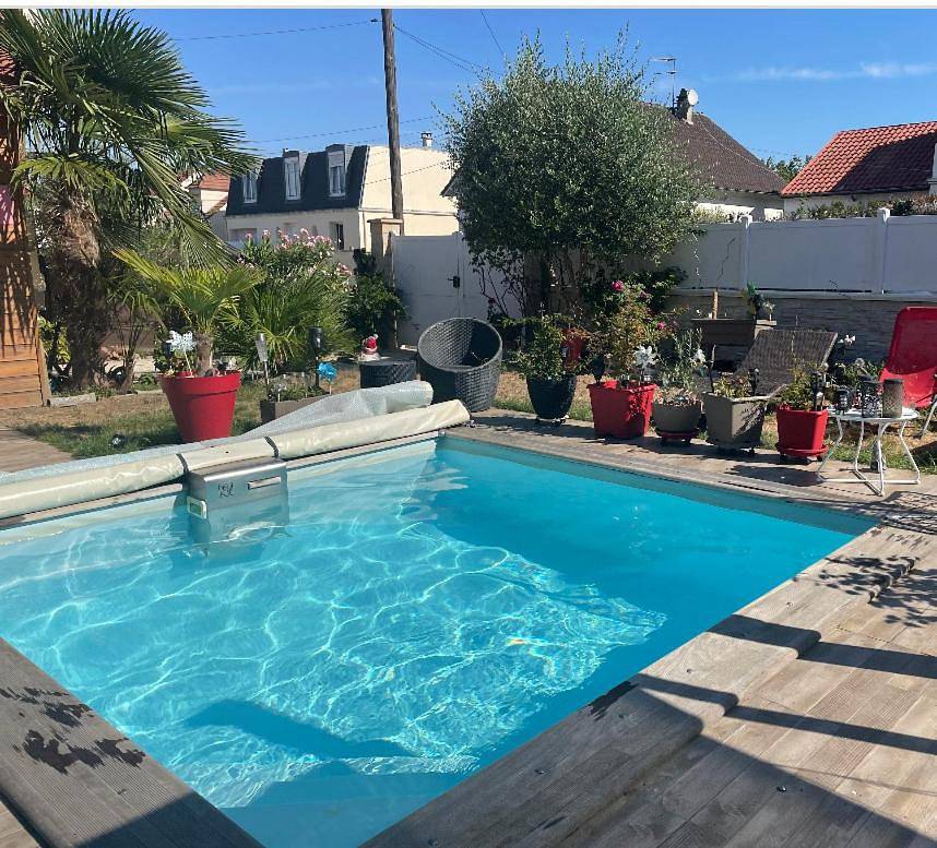 Appartement entier, Petit paradis accueillant piscine proche Cnfdi Chambre privée in Brunoy, Essonne