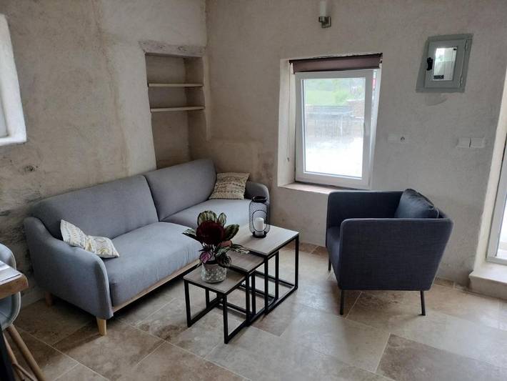 Location de vacances pour 4 personnes, avec vue ainsi que piscine et jardin, adapté aux familles à Montfort
