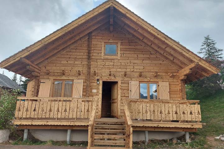 Chalet für 12 Personen, mit Pool und Balkon sowie Sauna - 1