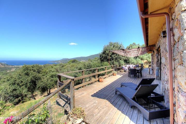 Gîte pour 6 personnes, avec Terrasse ainsi que Jardin et Vue
