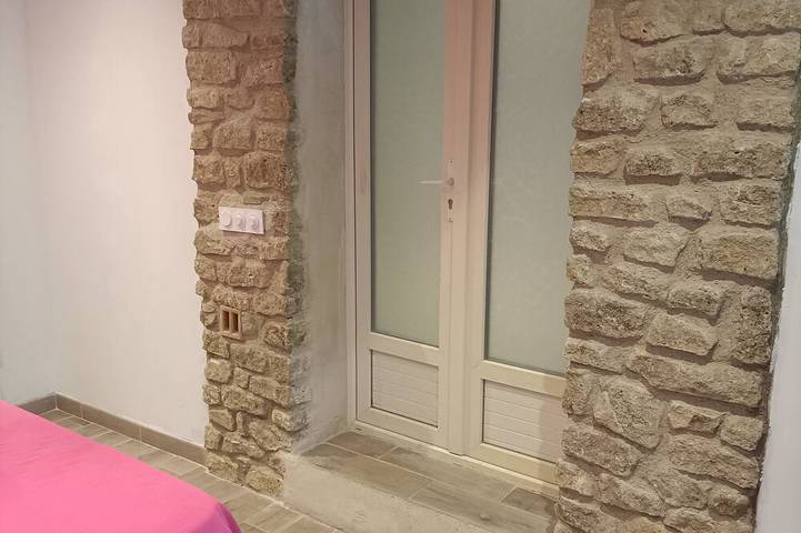 Location de vacances pour 2 personnes, avec Terrasse ainsi que Jardin et Piscine à Crestet - 3
