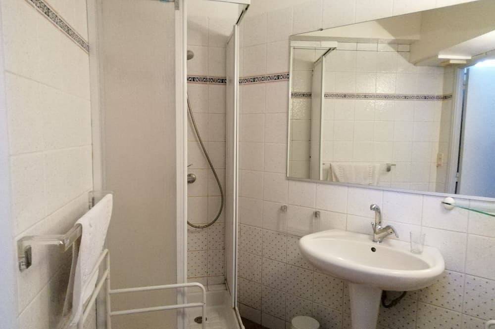 Appartement entier, Séjour au calme en Sud Ardèche à proximité plages et sites majeurs. in Joyeuse, Parc naturel régional des Monts d'Ardèche