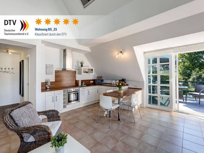 Ferienwohnung für 2 Personen, mit Balkon und Seeblick sowie Sauna in Benz