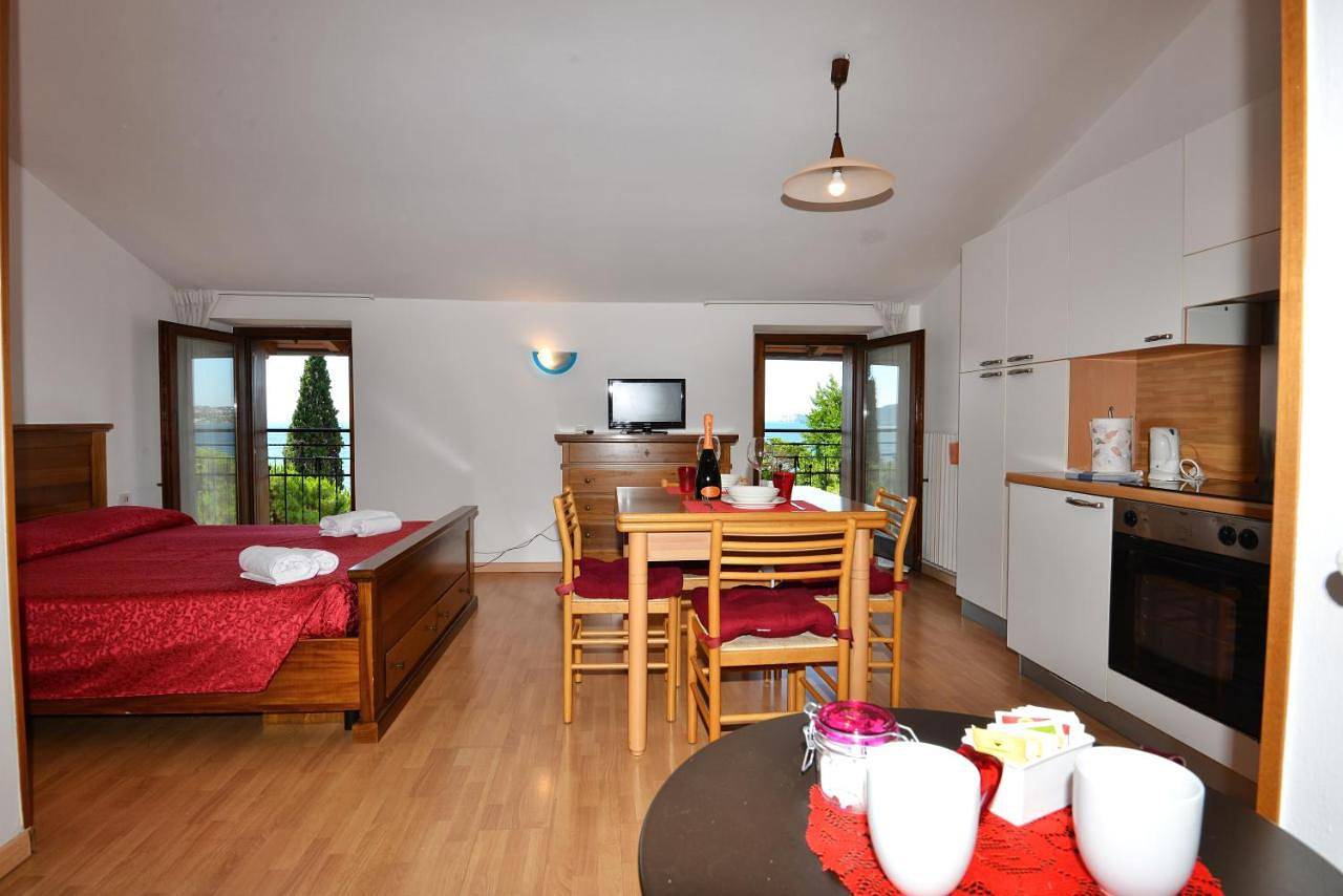 Taverna Affittacamere in Gardone Riviera, Prealpi Gardesane