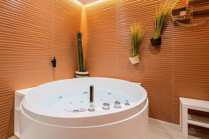 Gîte pour 6 personnes, avec jacuzzi, animaux acceptés dans Le Hangar - 4