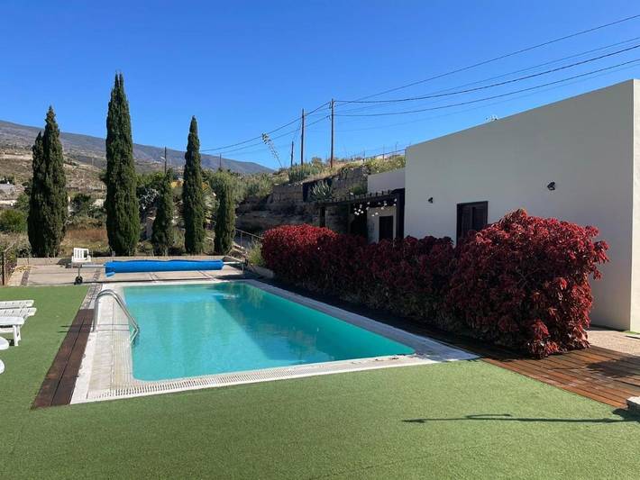 Casa rural para 10 personas, con vistas y jardín además de terraza y piscina en Arico
