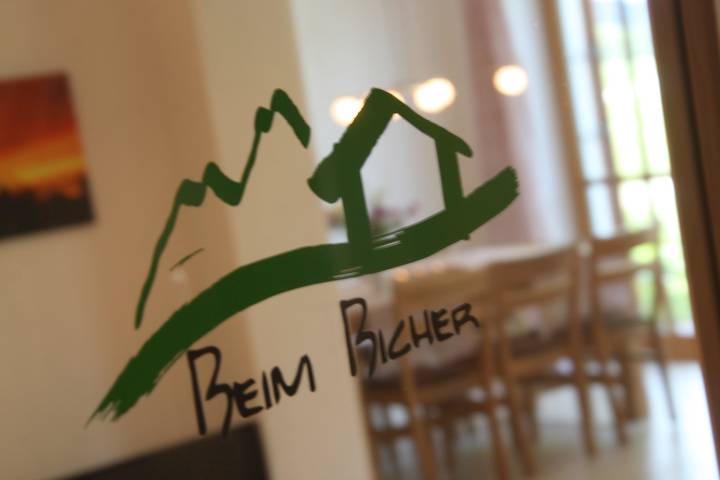 Ganze Ferienwohnung, Beim Bicher - Ferienwohnung Tüttensee für 1 - 2 Personen, mit Balkon in Grabenstätt, Chiemsee