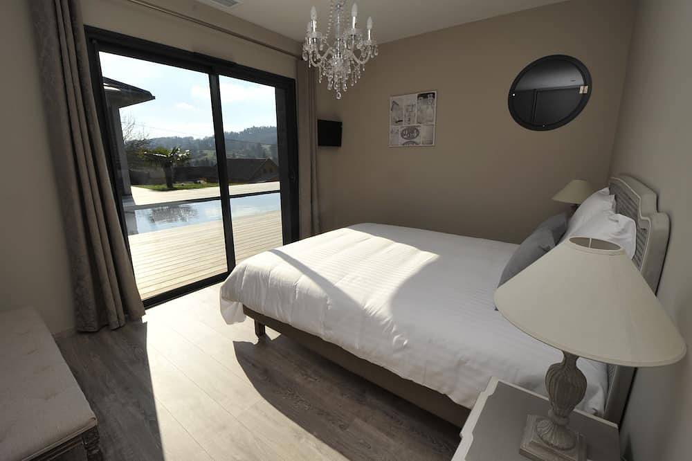 Sarlat a 900m del centro medieval, piscina, jacuzzi. Nueva casa en planta baja in Sarlat-la-Canéda, Périgord Noir