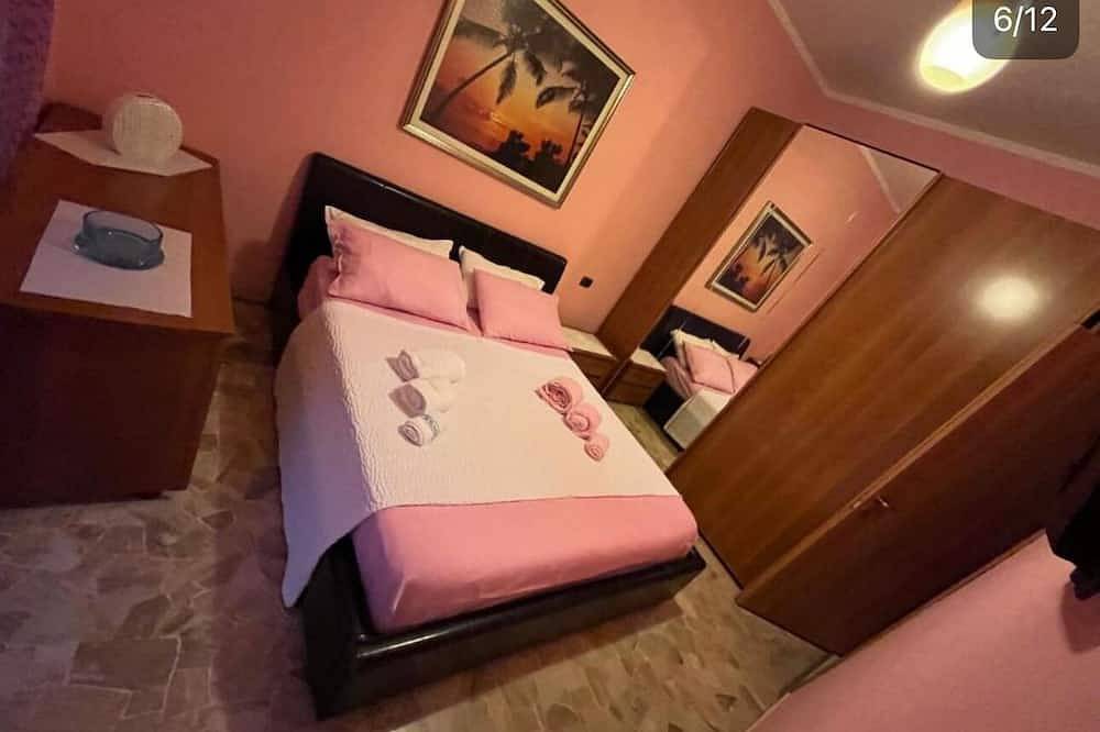 Ganze Wohnung, Charming 2-bedroom apartment with completed kitchen, nera Milano, Como and Swiss in Mozzate, Como Provinz