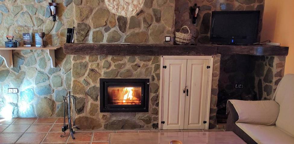 Casa rural para 6 personas, con jacuzzi y terraza en Tentudía - 2