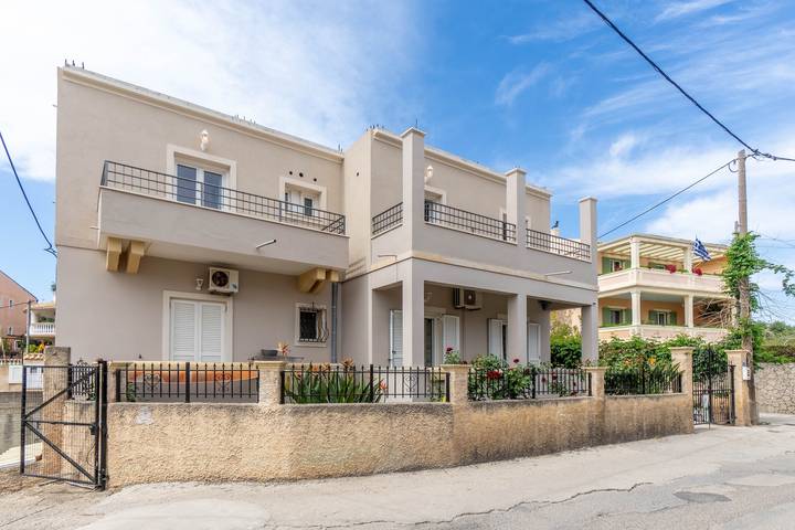 Geheel appartement, Appartement 'Rozario 2' met Wi-Fi en airconditioning in Alepou, Corfu