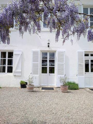 Cottage pour 20 personnes, avec jardin ainsi que piscine et vue à Roussillon-en-Morvan